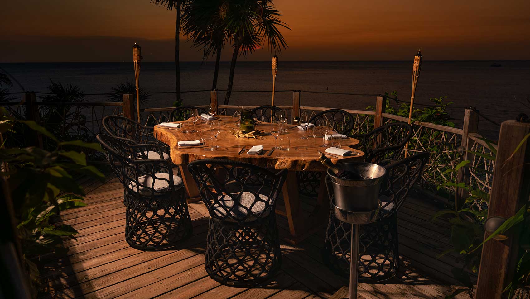 Green Flash Table bat night