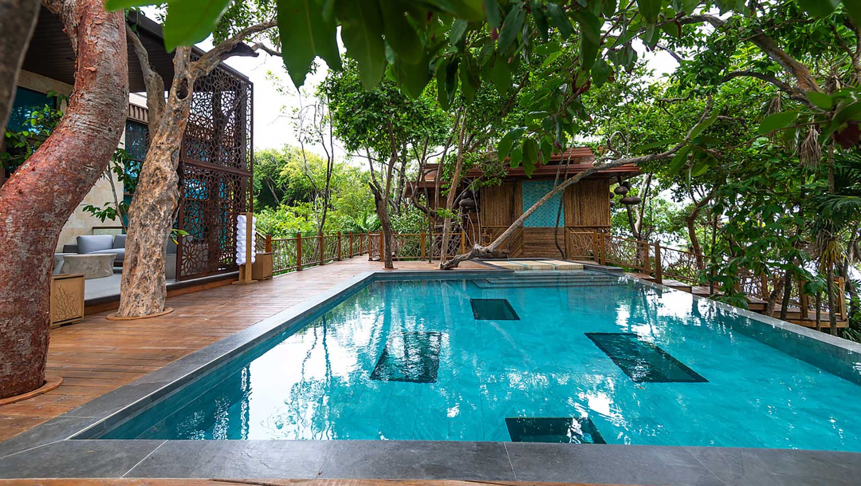 outdoor pool at Kao Kamasa Spa