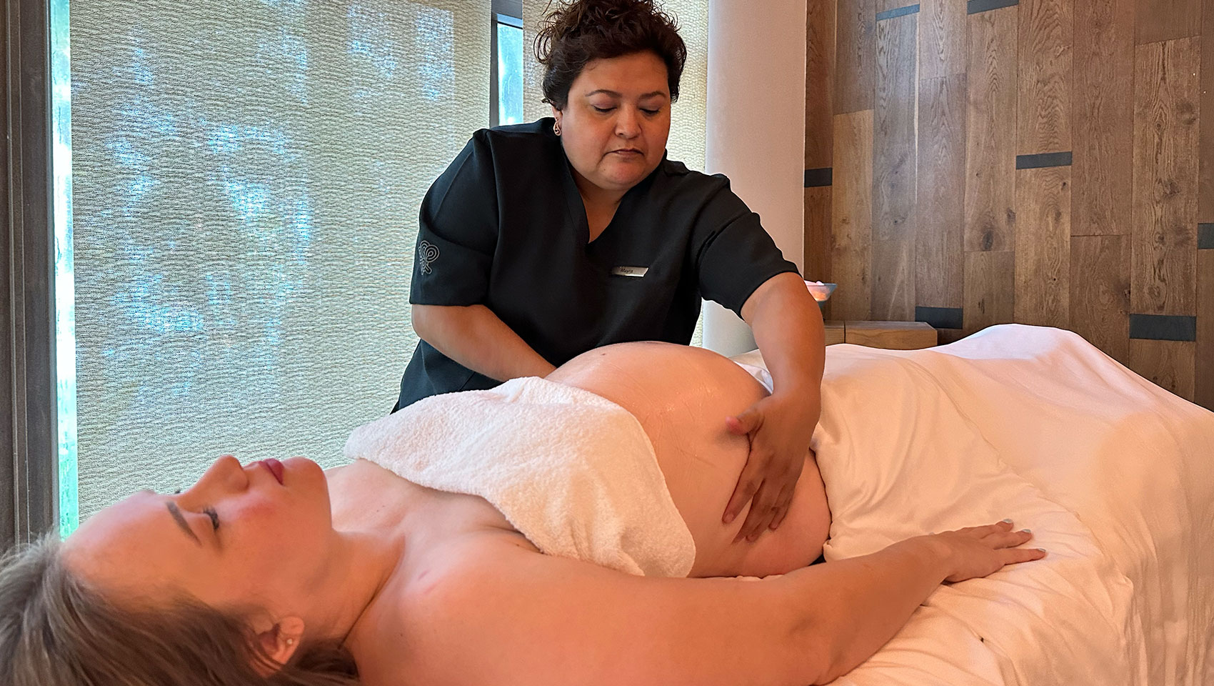 Indoor dining at Alera dining room