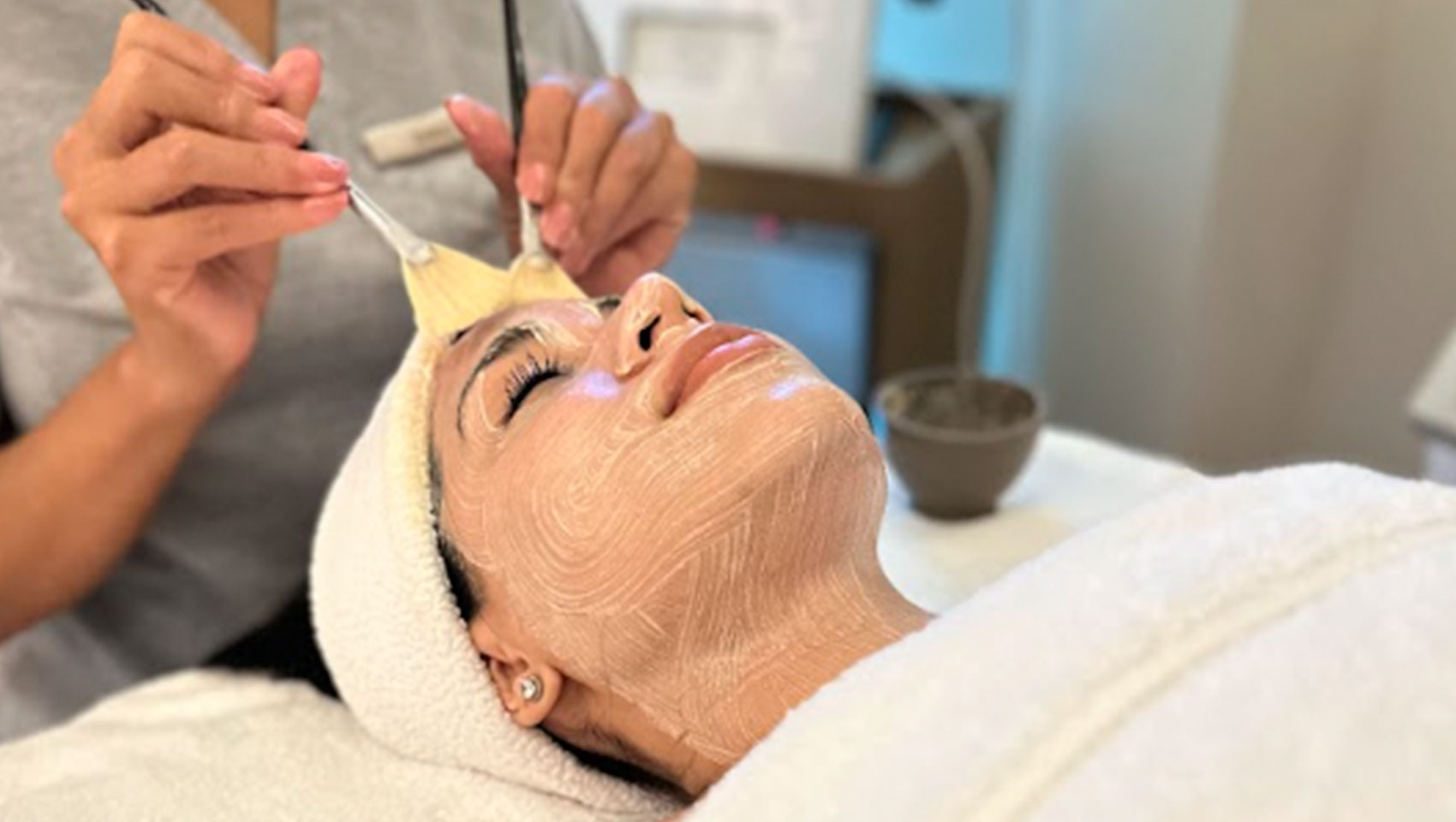 Alera bar with large handing lights and green background