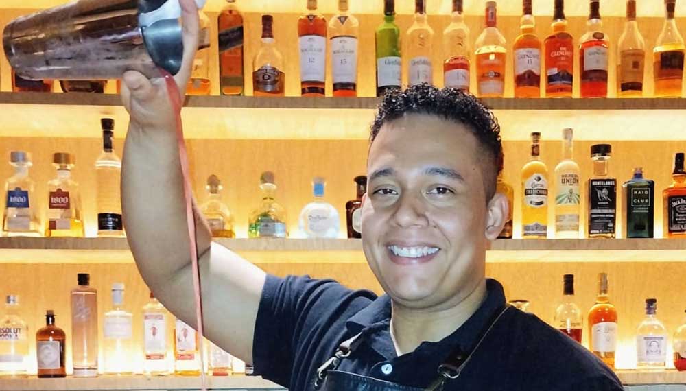 Carlos Reyes Headshot