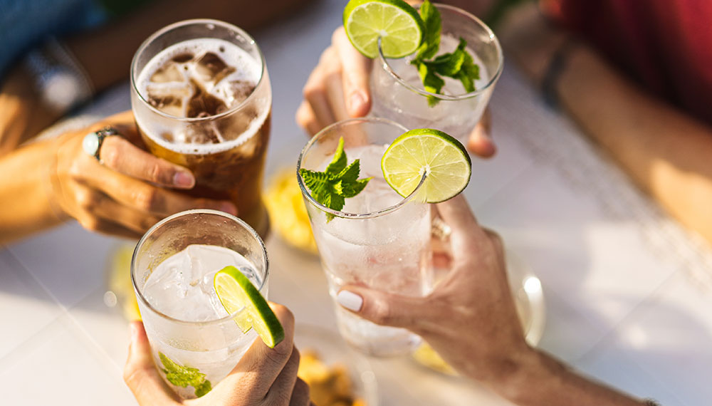 Group of people cheersing with mojitos at Havana Nights at Vos Bar