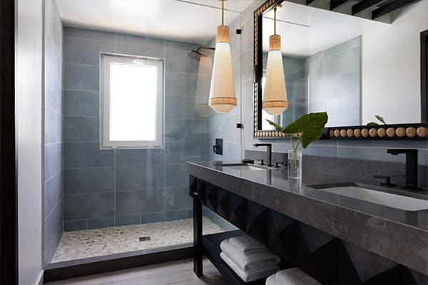 Grand Roatan Two Bedroom Beachfront Penthouse Bathroom